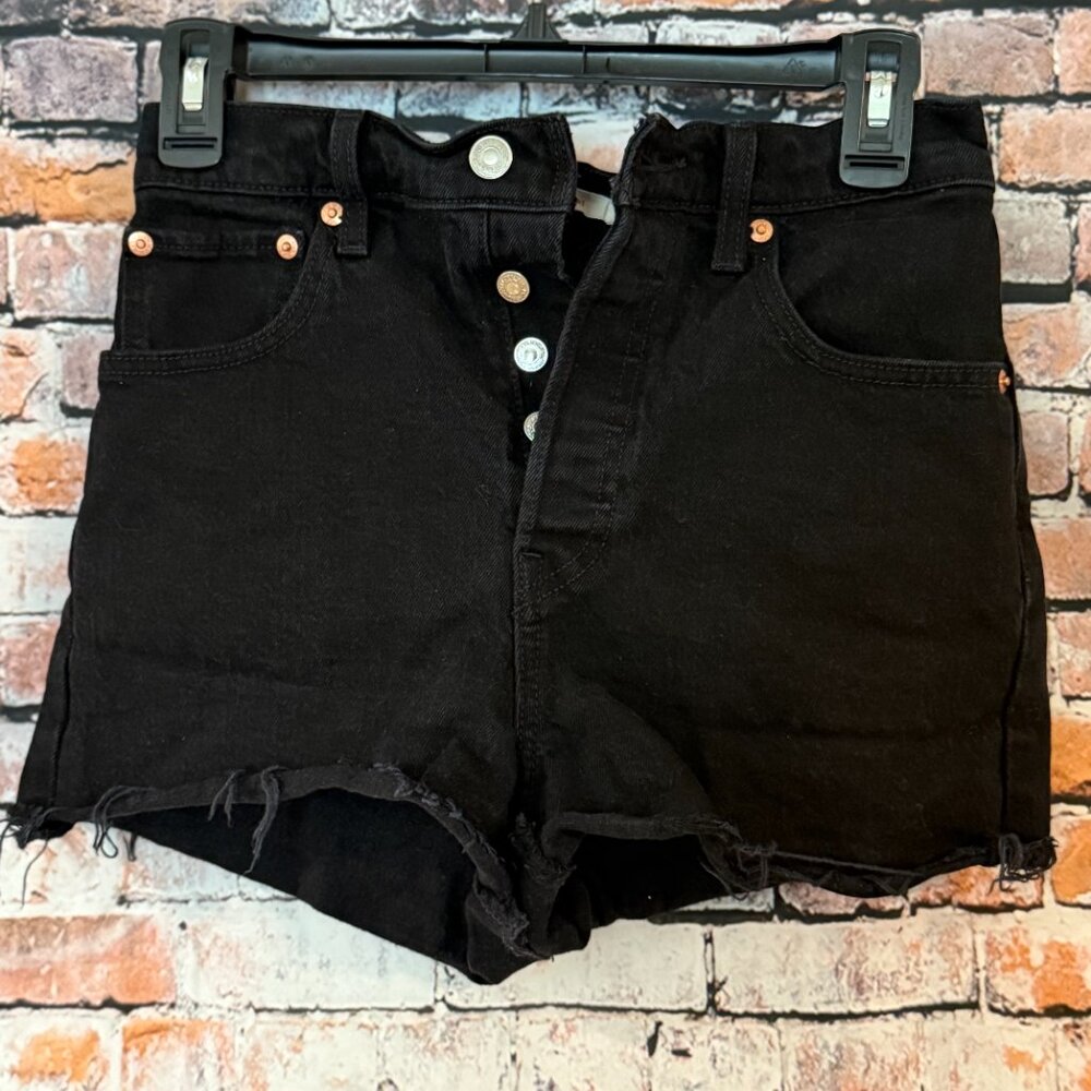 LEVI’S Shorts Women's Ribcage Denim Jeans Black Distressed Hem High Rise SZ 25